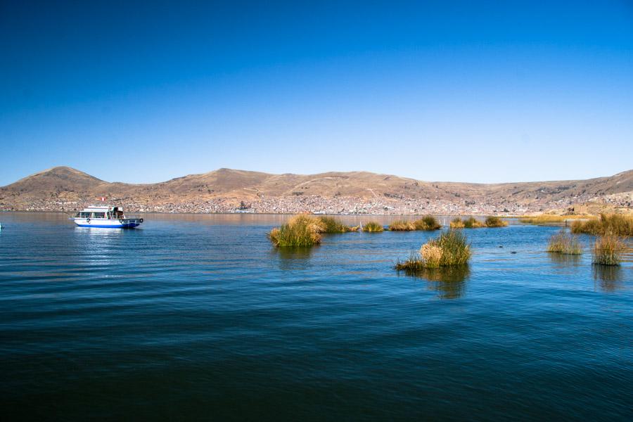 Embarcacion en Lago Titicaca, Provincia del Puno, ...