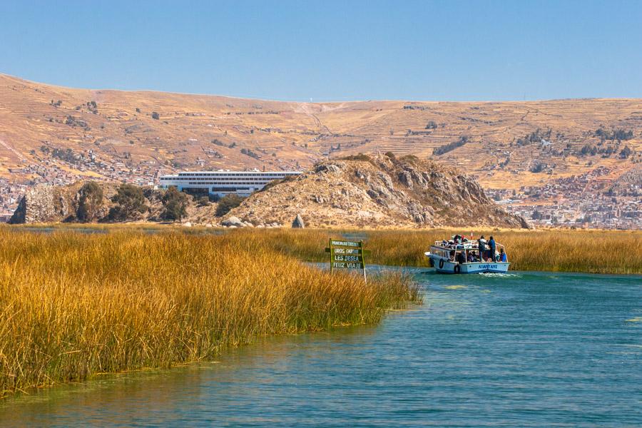 Embarcacion en Lago Titicaca, Provincia del Puno, ...