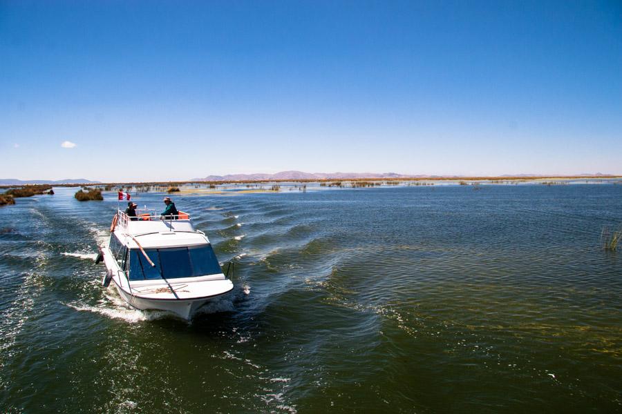 Embarcacion en Lago Titicaca, Provincia del Puno, ...