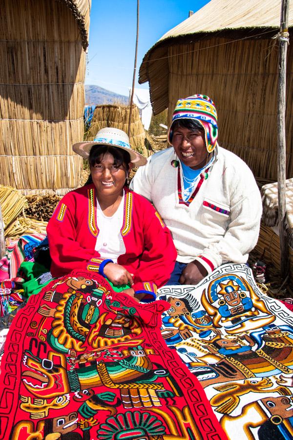 Pareja de Indigenas Comunidad Uros Departamento de...