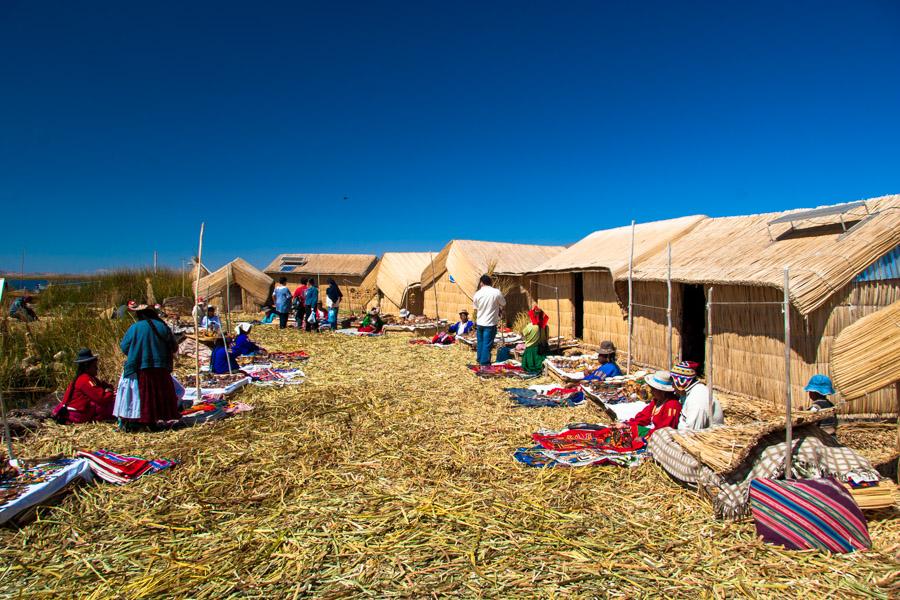 Poblado Indigena Comunidad Uros, Lago Titicaca, Pr...