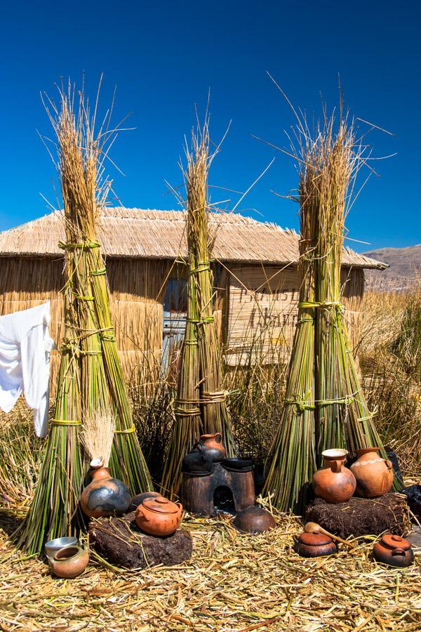 Hornos Tradicionales, Comunidad Uros, Lago Titicac...