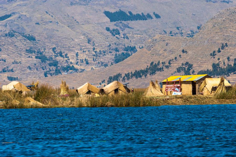 Poblado Indigena Comunidad Uros, Lago Titicaca, Pr...