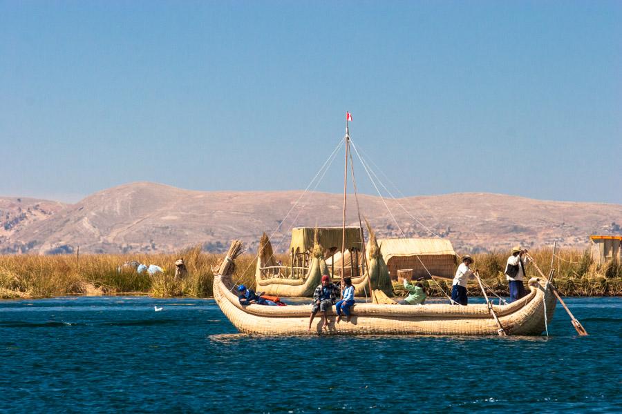 Embarcaciones Indigena de la Comunidad Uros, Lago ...