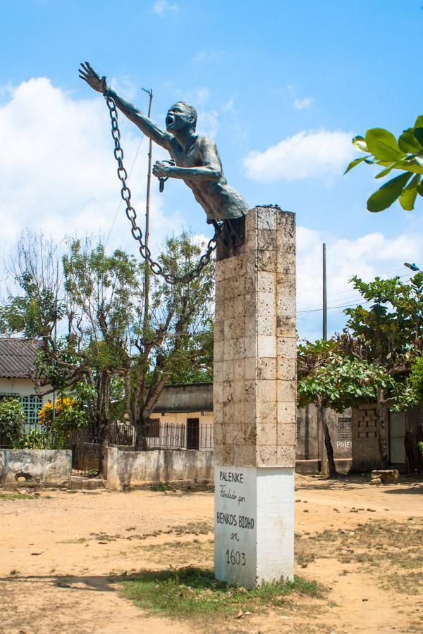 Monumento en San Basilio de Palenque, Departamento...
