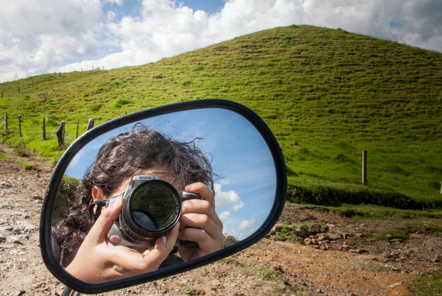 Reflejo de un persona Fotografiando un Paisaje