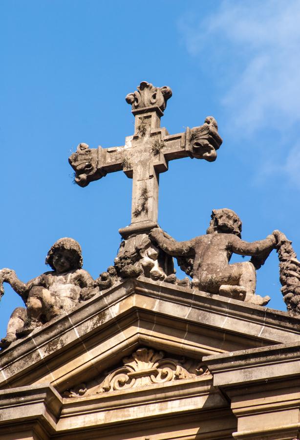 Detalle de Cruz en un Templo