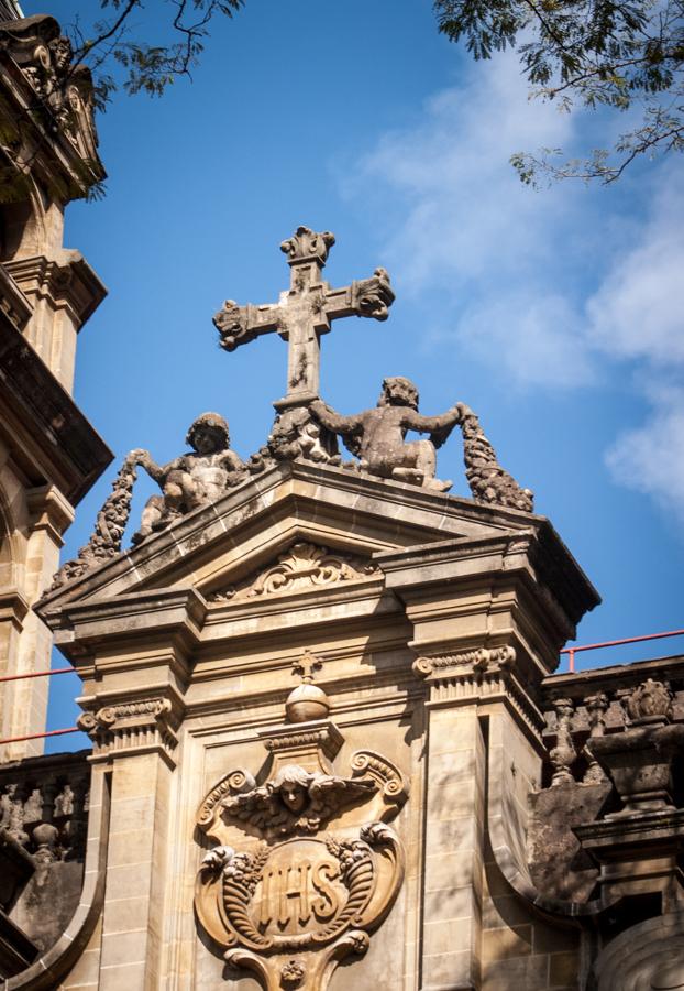 Detalle de Cruz en un Templo