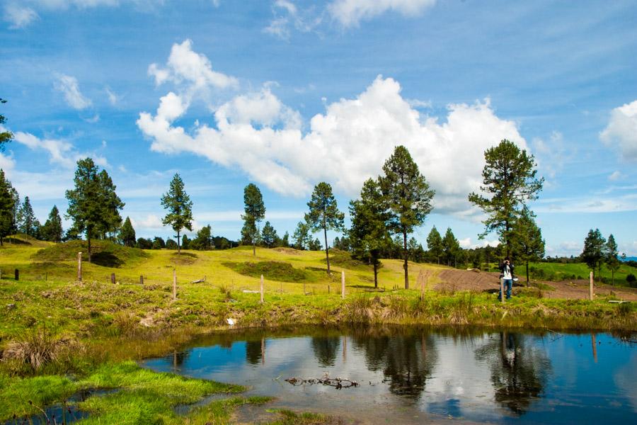 Paisaje con un lago en Santa Elena, Antioquia, Col...