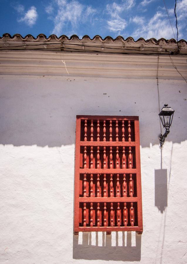 Fachada con Ventana Colonial en Santa Fe de Antioq...