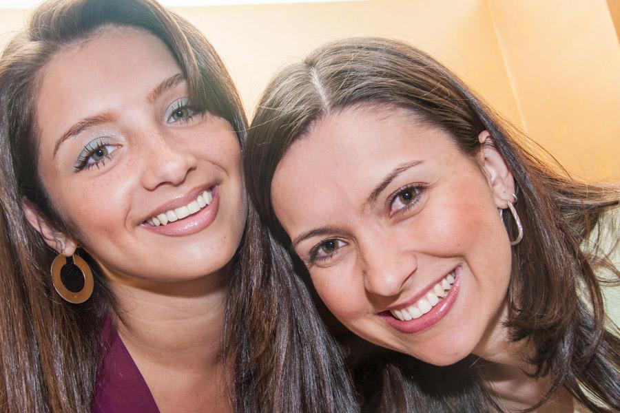 Amigas Sonriendo