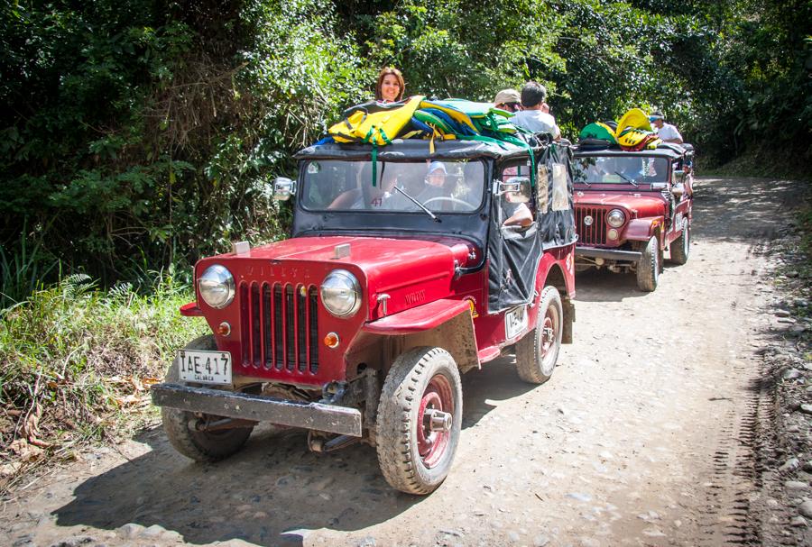 Campero por una Carretera del QuIndio