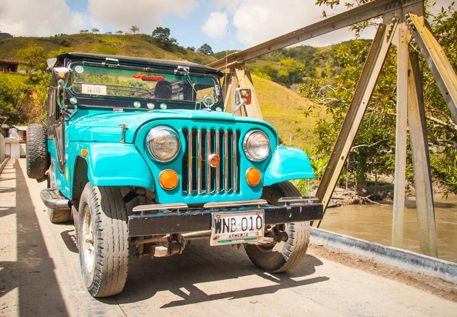 Campero por un Puente del QuIndio