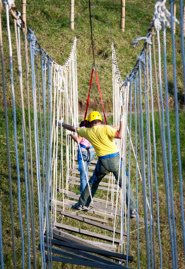 Personas Practicando Cannopy en Quimbaya, Quindio,...