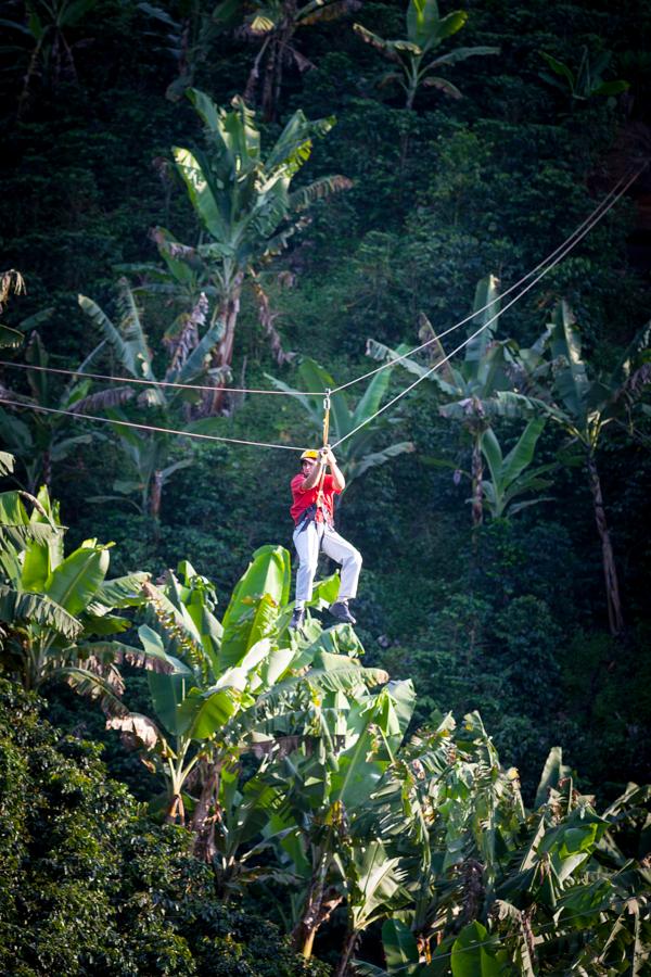 Personas Practicando Cannopy en Quimbaya, Quindio,...