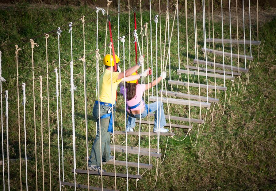 Personas Practicando Cannopy en Quimbaya, Quindio,...