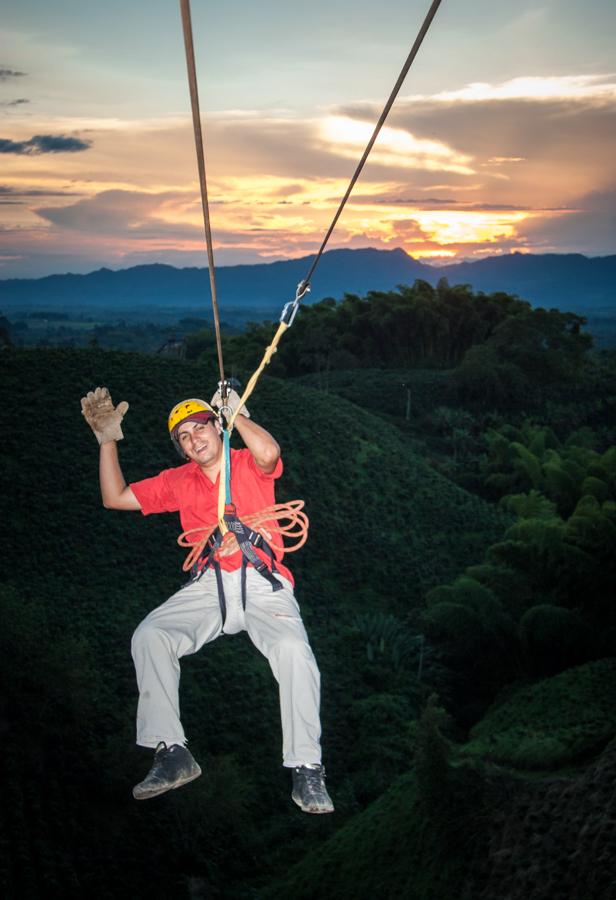 Personas Practicando Cannopy en Quimbaya, Quindio,...