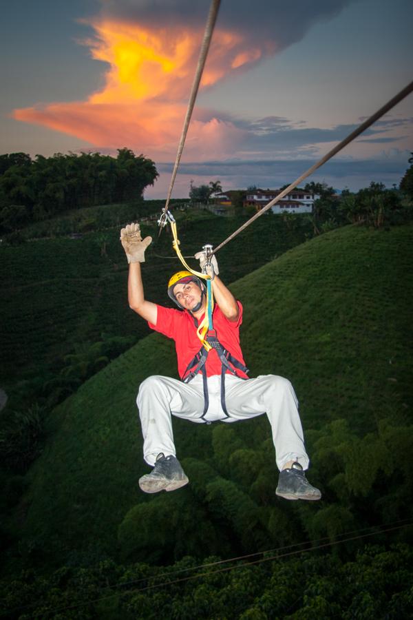 Personas Practicando Cannopy en Quimbaya, Quindio,...