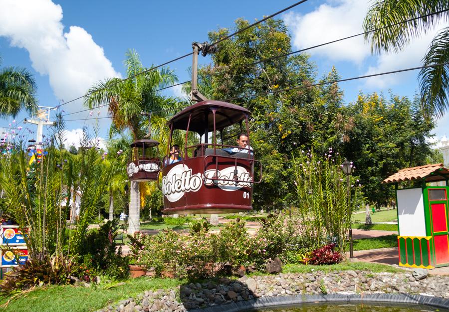 Teleferico en el Parque Nacional del Cafe, Montene...