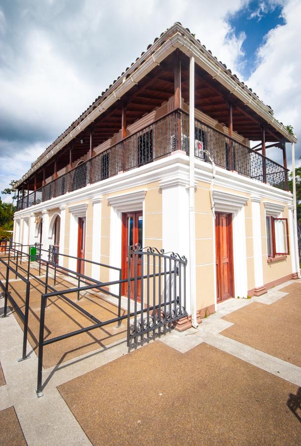 Estacion Armenia en el Parque Nacional del Cafe, Q...