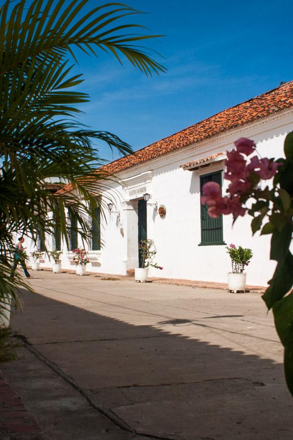 Calles en Santa Cruz de Mompox, Bolivar, Colombia,...