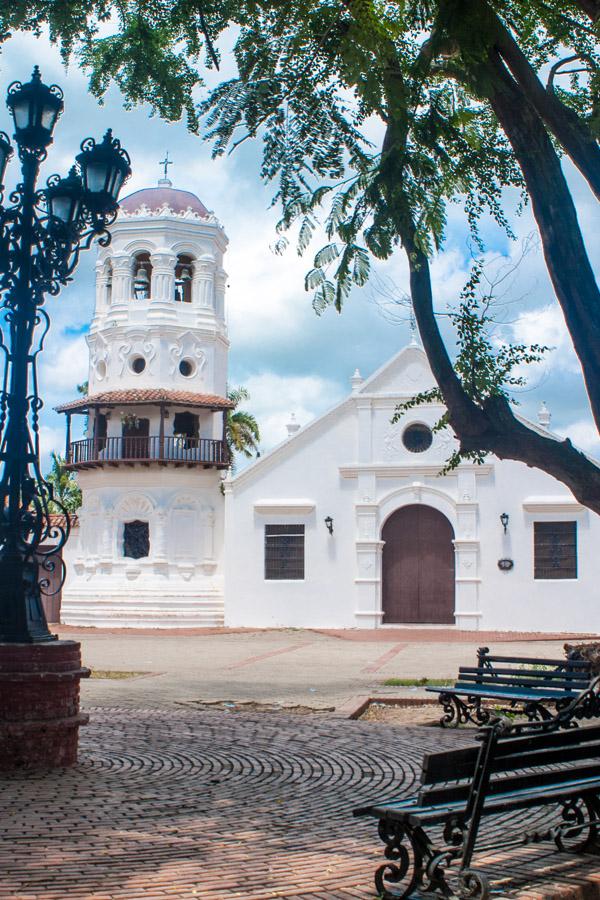 Iglesia de Santa Barbara en Santa Cruz de Mompox, ...