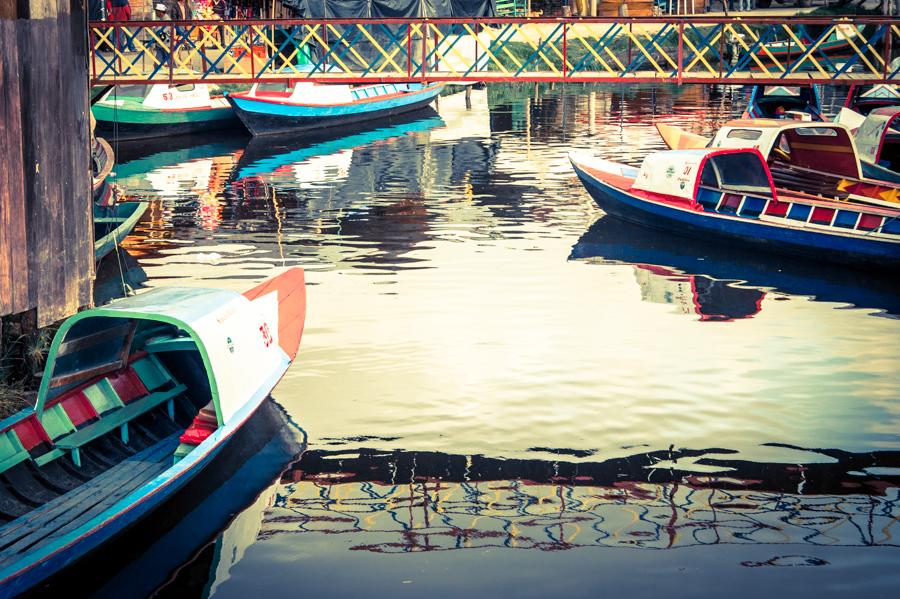 Lanchas a Orillas de la Laguna de la Cocha, San Ju...