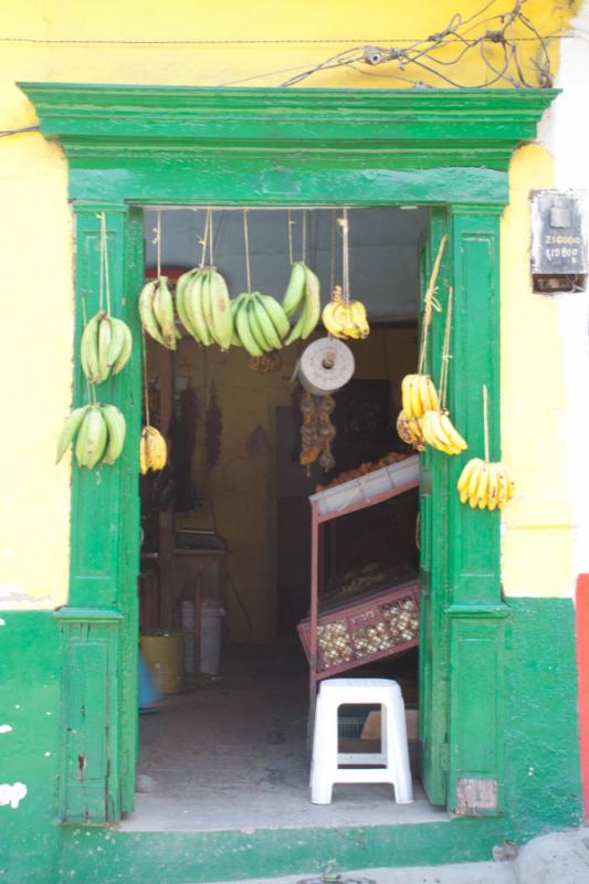 Entrada a una Fruteria, Santa Cruz de Lorica, Cord...