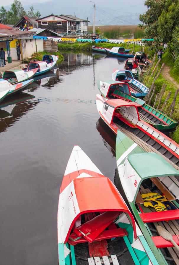 Lanchas a Orillas de la Laguna de la Cocha, San Ju...