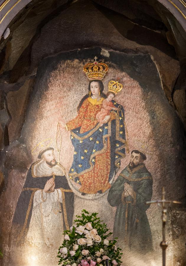 Detalle del Altar en el Santuario Las Lajas, Ipial...