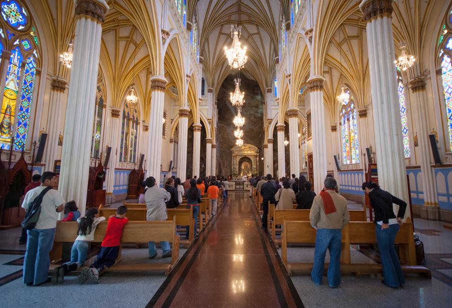 Interior del Santuario de Las Lajas, Ipiales, Nari...