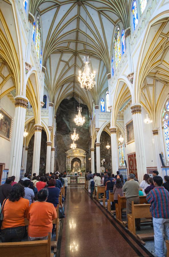 Interior del Santuario de Las Lajas, Ipiales, Nari...