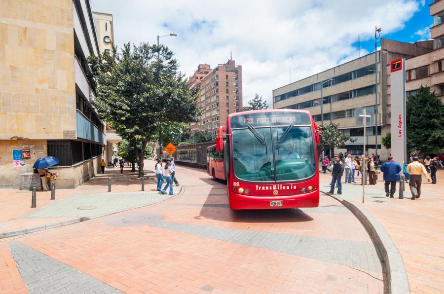 Estacion del Transmilenio en Bogota, Cundinamarca,...