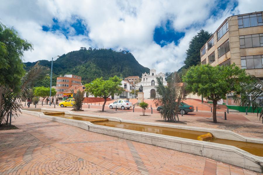 Eje ambiental de la Avenida Jimenez en Bogota, Cun...