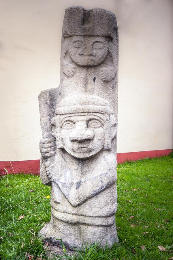 Escultura indigena en Bogota, Cundinamarca, Colomb...