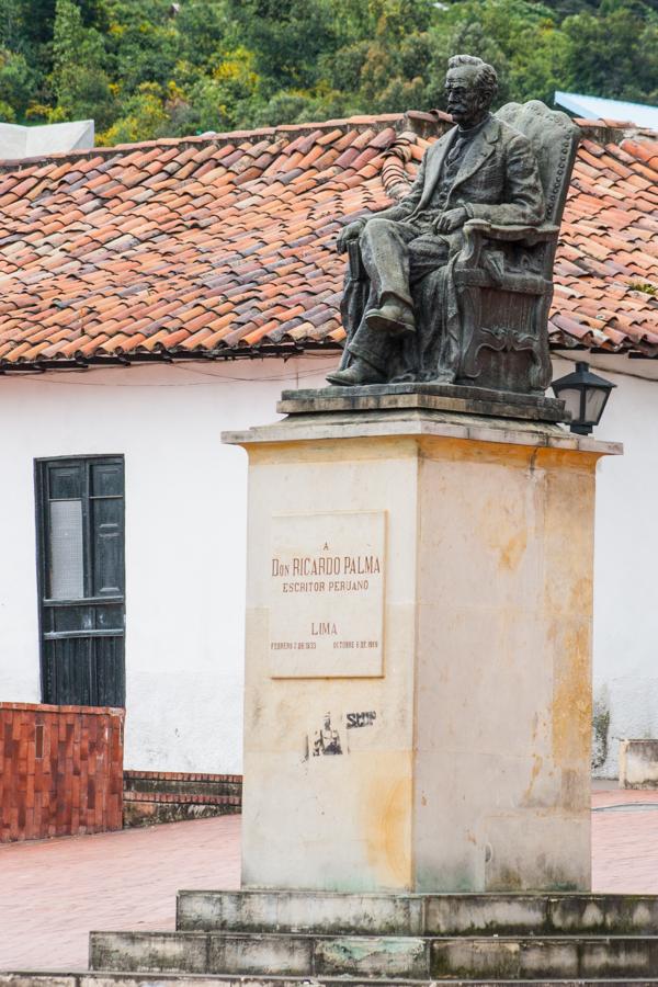 Estatua de Don Ricardo Palma en Bogota, Cundinamar...