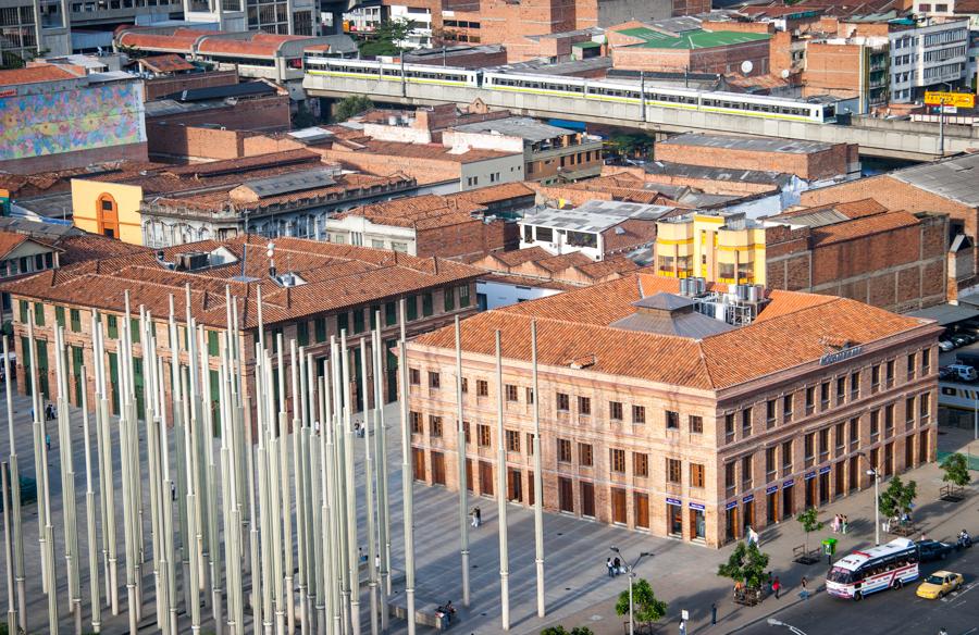 Edificio Carre y Parque de las Luces en Medellin, ...