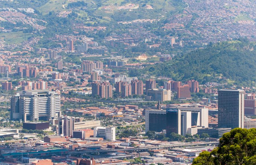 Panoramica del Edificio Inteligente en la ciudad d...