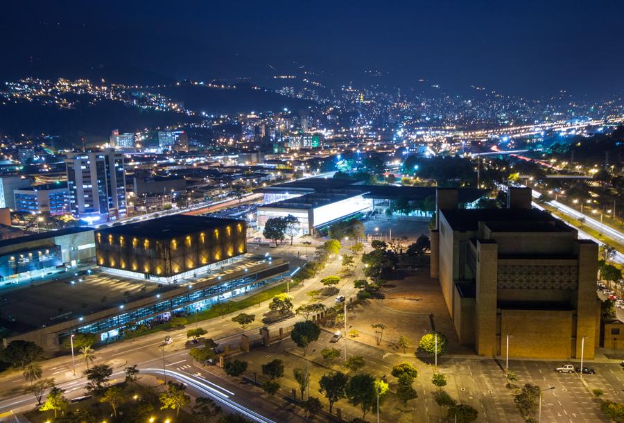 Vista Nocturna de Plaza Mayor en Medellin, Antioqu...