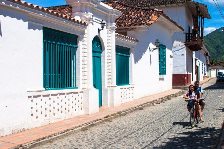 Calle en Santa Fe de Antioquia, Colombia