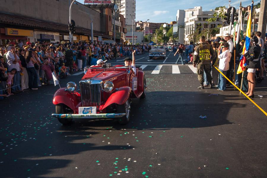 Avenida de Poblado, Desfile de Autos Antiguos, Fer...