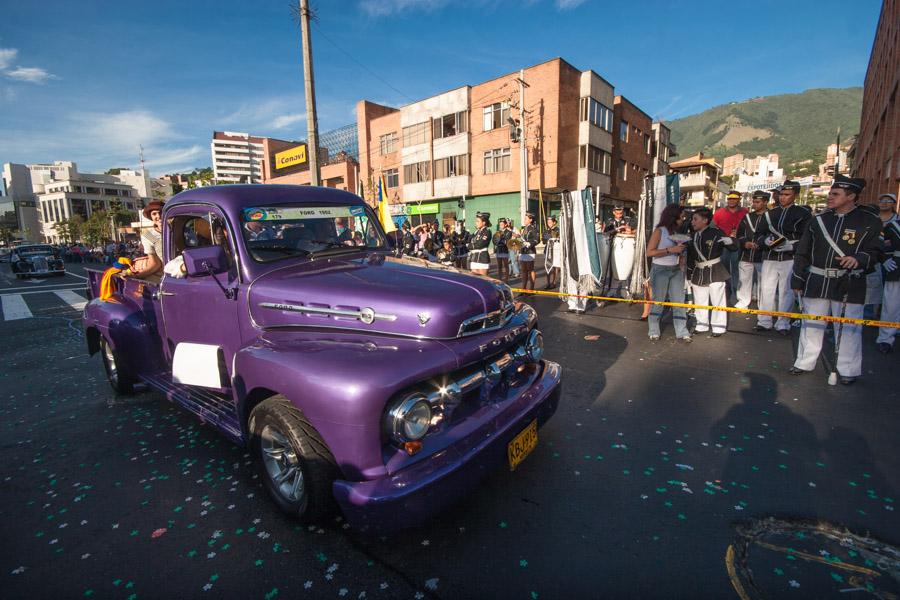 Avenida de Poblado, Desfile de Autos Antiguos, Fer...