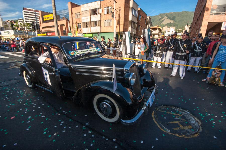 Avenida de Poblado, Desfile de Autos Antiguos, Fer...