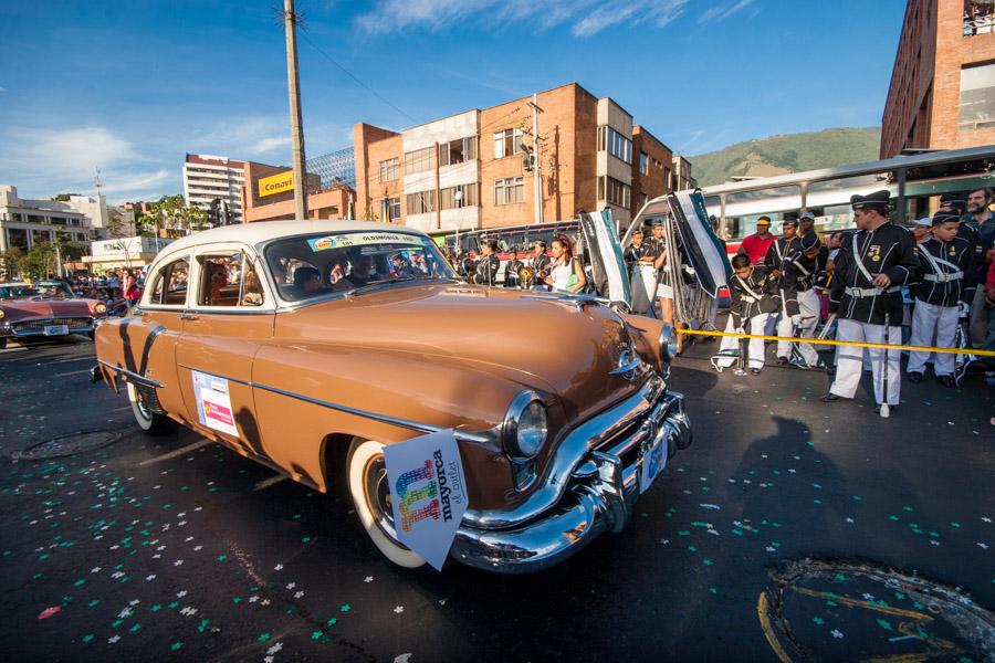 Avenida de Poblado, Desfile de Autos Antiguos, Fer...