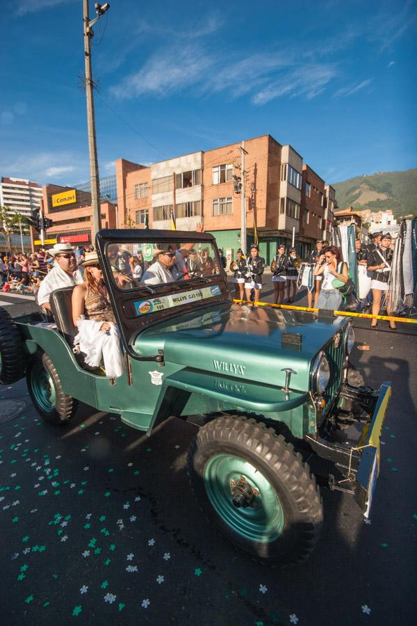 Avenida de Poblado, Desfile de Autos Antiguos, Fer...