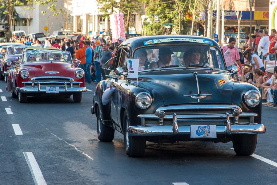 Avenida de Poblado, Desfile de Autos Antiguos, Fer...