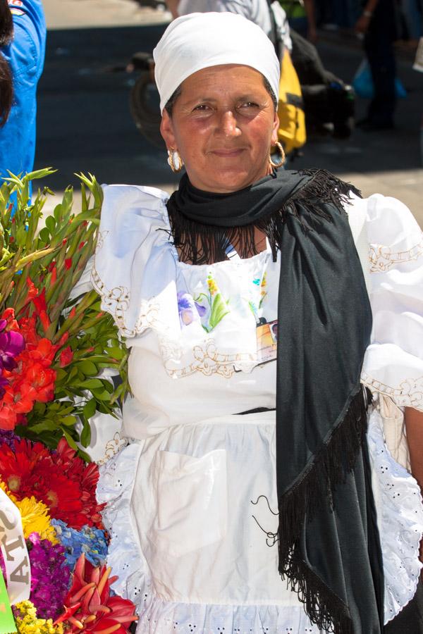 Campesina con Silleta premiada en el Desfile de Si...