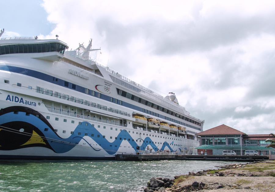 Crucero en un Puerto de Ciudad de Panama 
