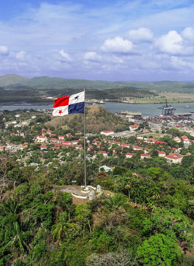 Paisaje Costero y Bandera de Panama, Panama