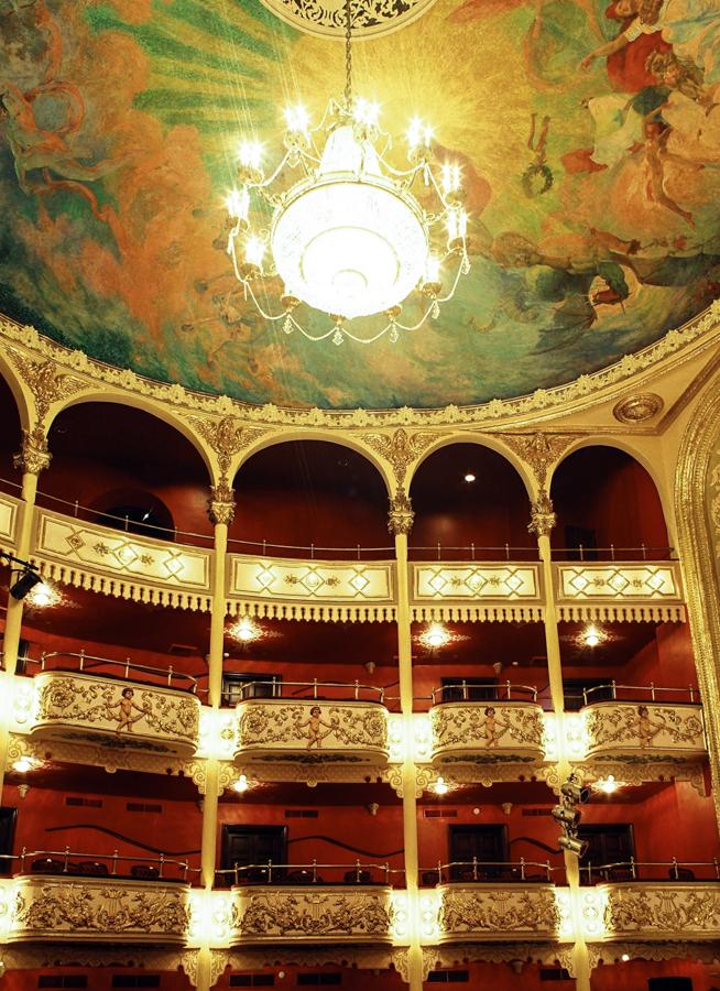 Interior del teatro nacional de panama